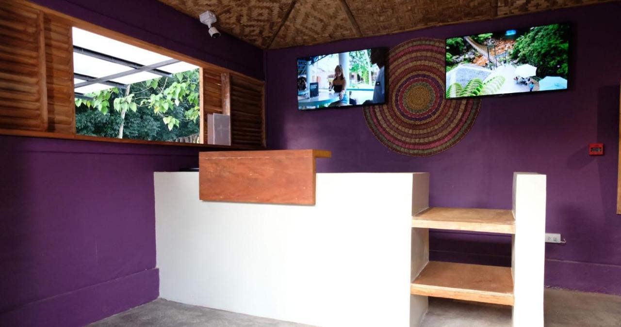Mad Monkey Siquijor Hostel Exterior photo