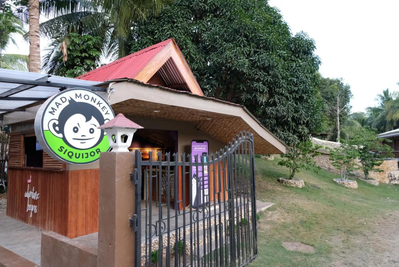 Mad Monkey Siquijor Hostel Exterior photo