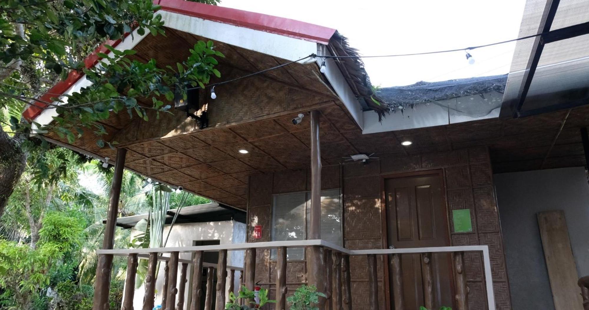 Mad Monkey Siquijor Hostel Exterior photo