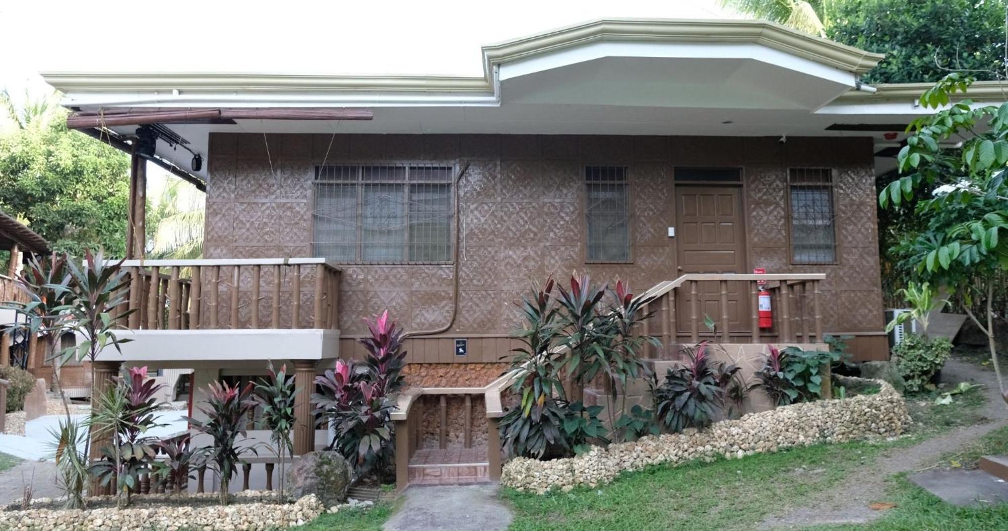 Mad Monkey Siquijor Hostel Exterior photo
