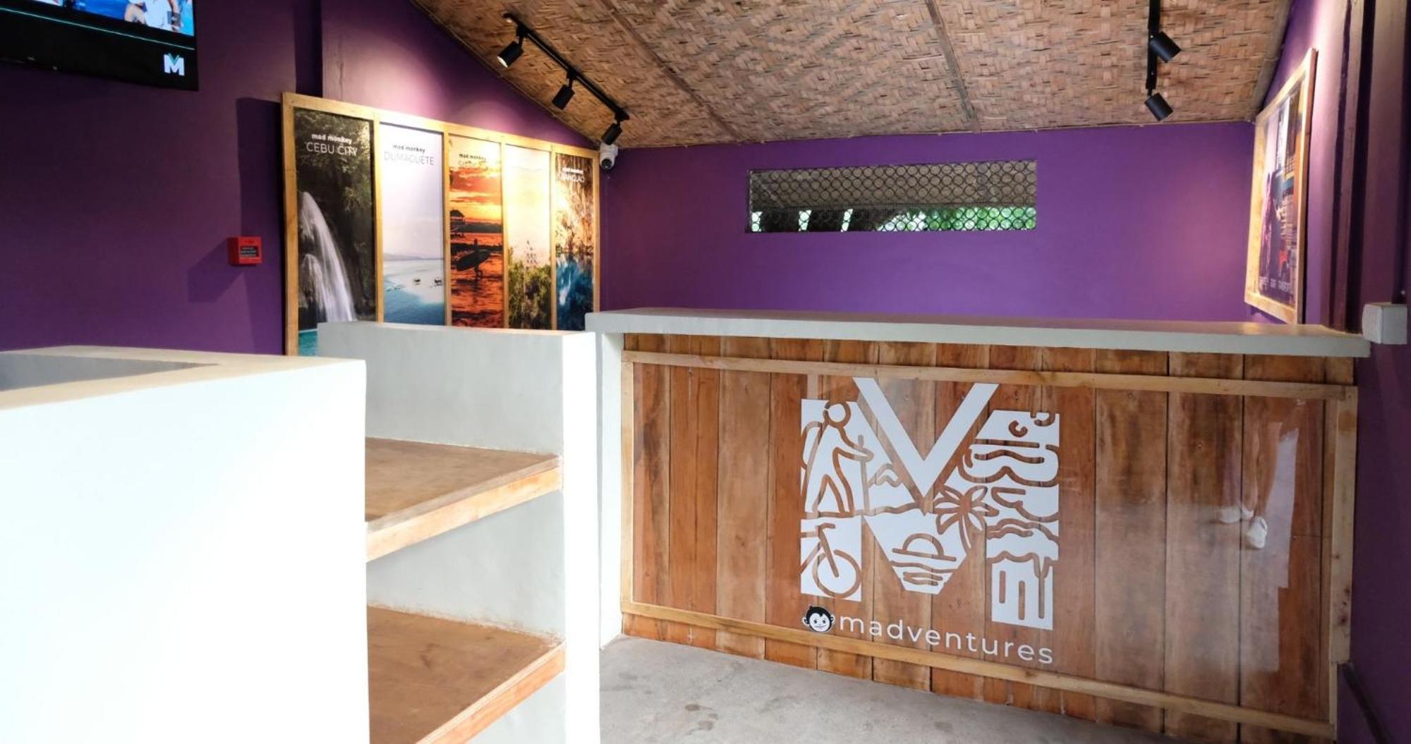 Mad Monkey Siquijor Hostel Exterior photo
